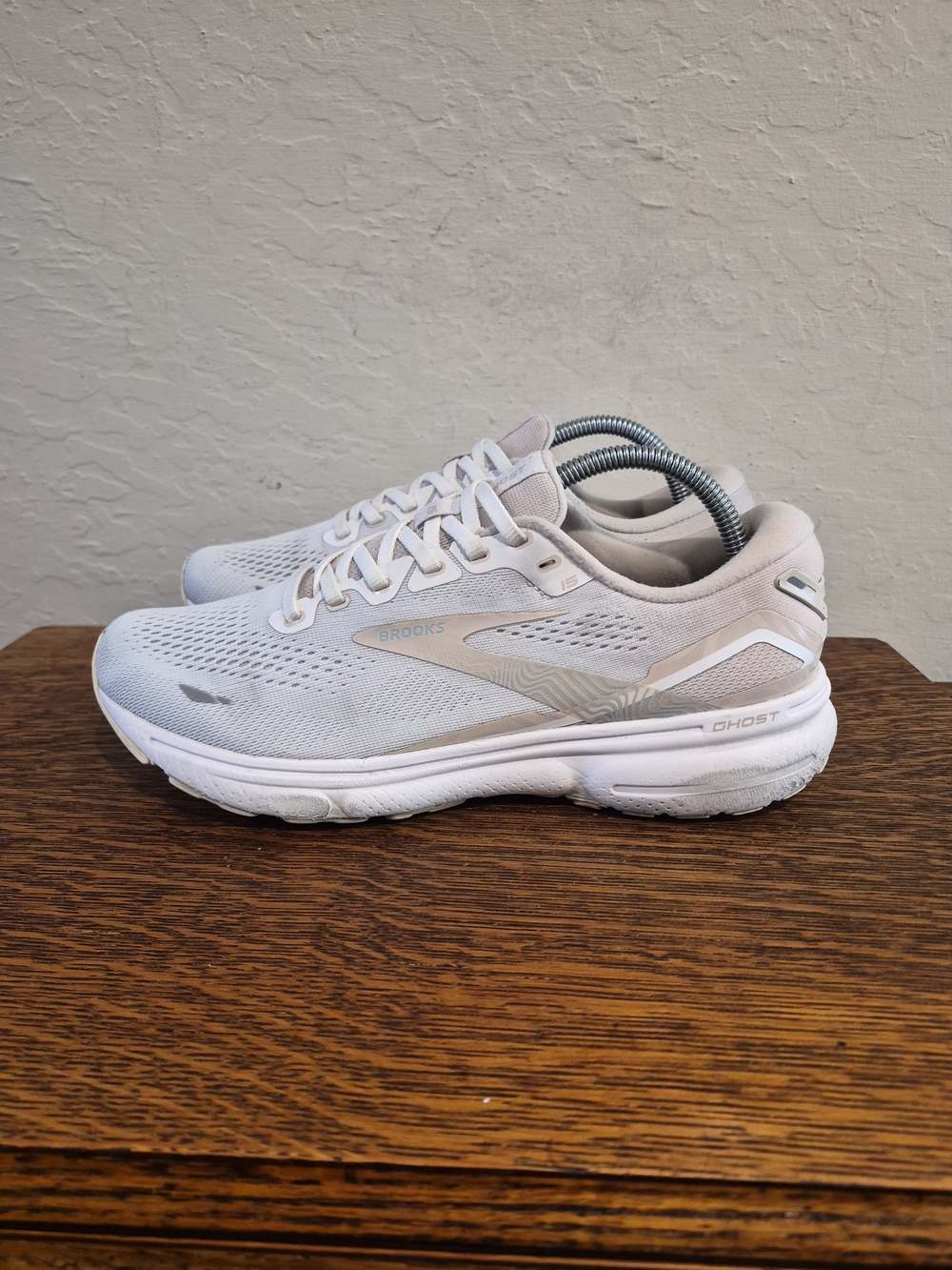 Brooks Ghost 15 Athletic Running Shoes 
Women's Size US 10 Medium B